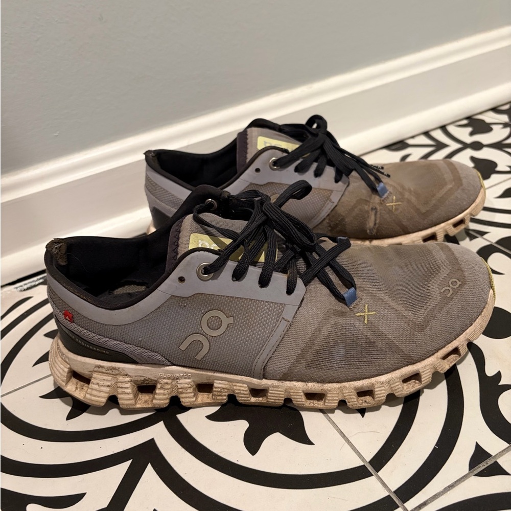 On Cloud Running Women’s Running Shoes